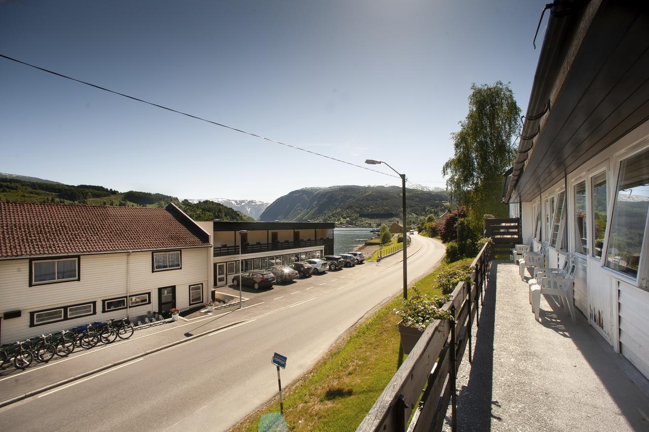 Strand Fjordmotel Ulvik Extérieur photo