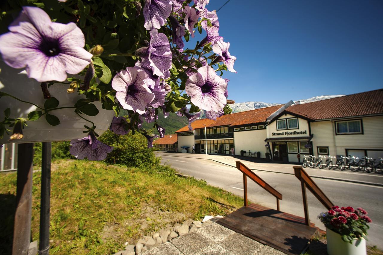 Strand Fjordmotel Ulvik Extérieur photo