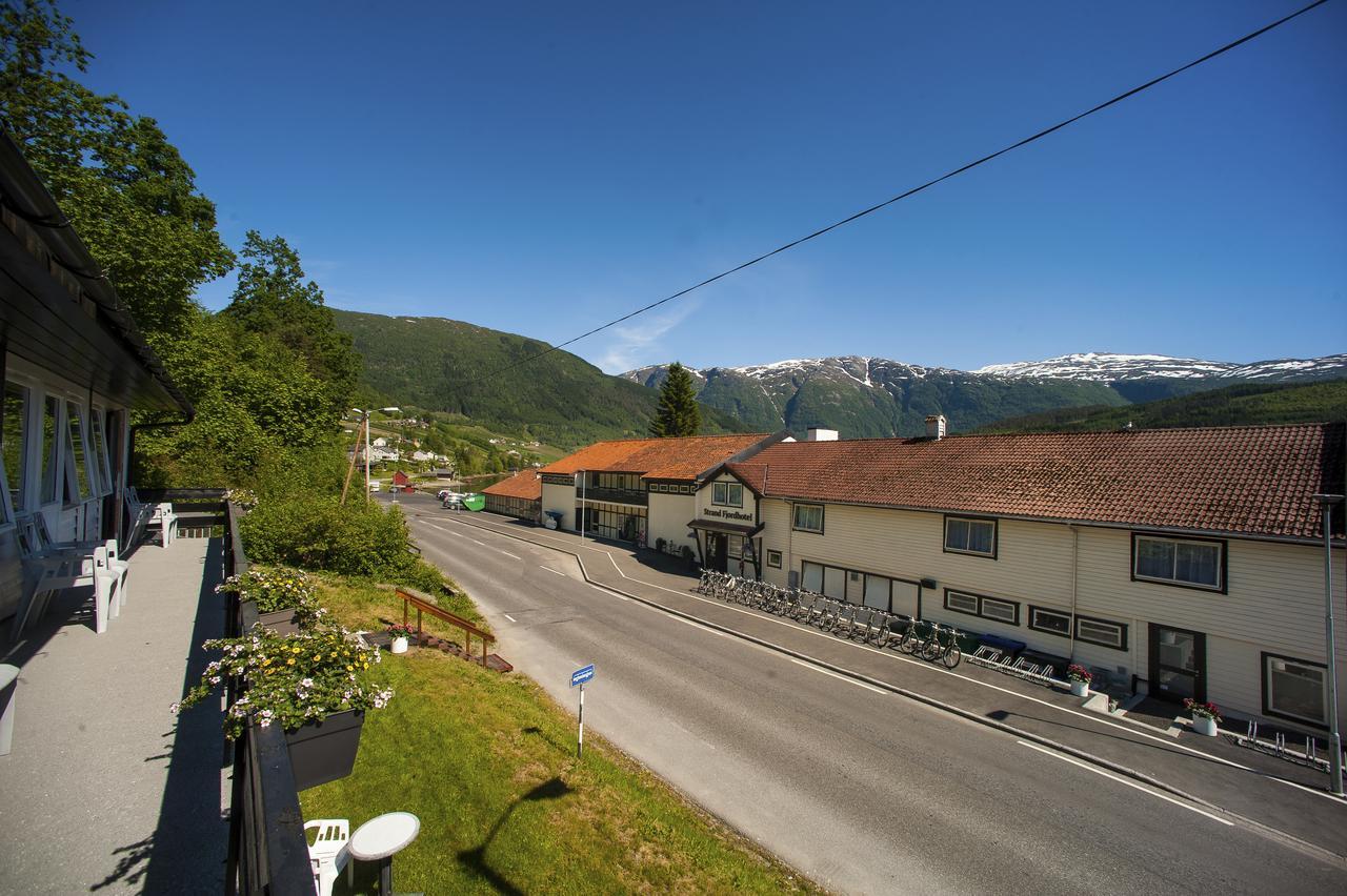 Strand Fjordmotel Ulvik Extérieur photo